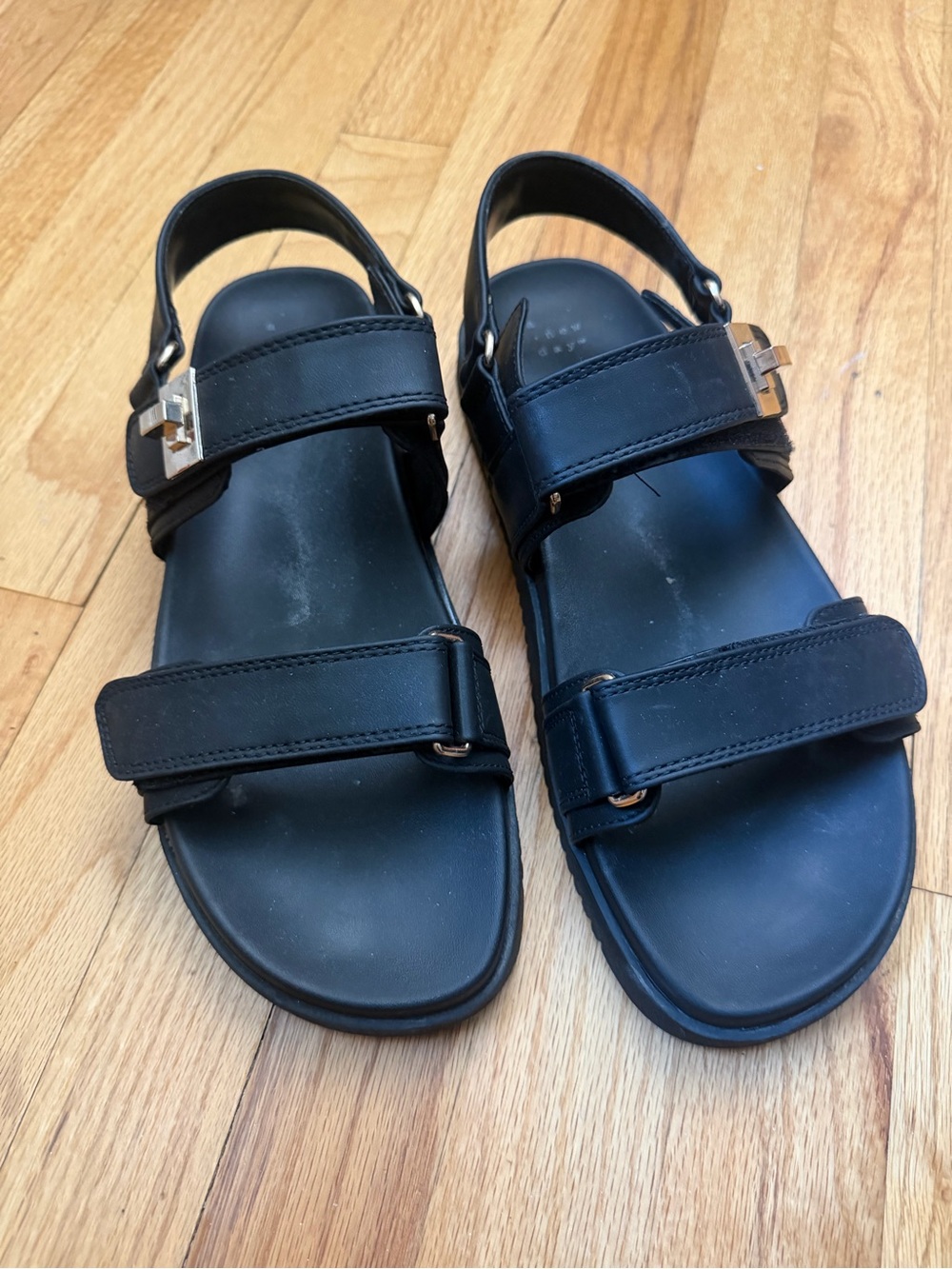 Universal Thread Black Strap Sandals